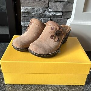 SoftSpots Lara Congo suede slip on clogs